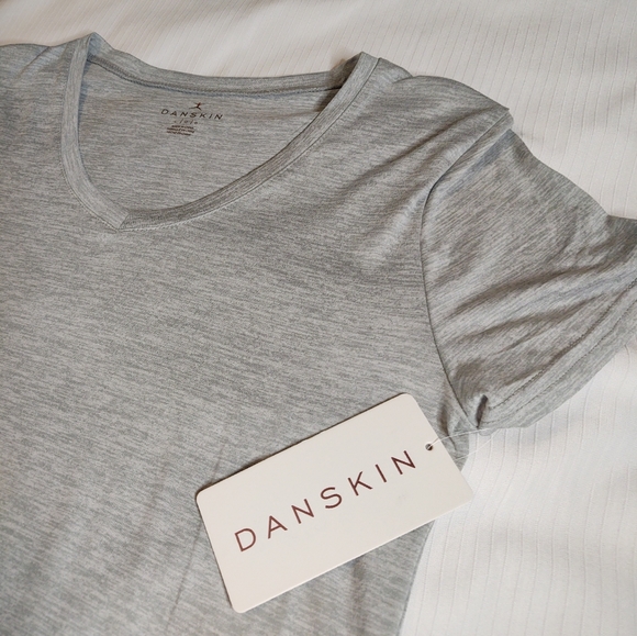 NWT Danskin Grey Short Sleeve Tee Shirt Size Large - Picture 3 of 6
